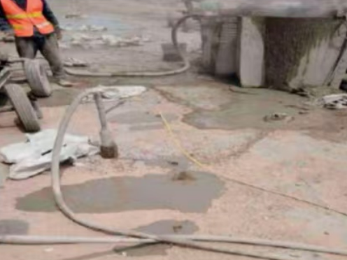 龙江镇水泥混凝土路面板底注浆技术 路面脱空注浆整治方案