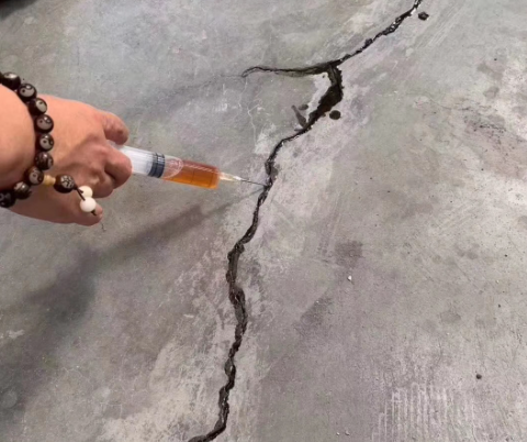 龙江镇混凝土裂缝修补技术详解​