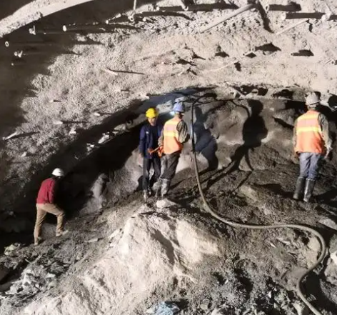 龙江镇拱顶带模注浆料的施工流程及注意事项